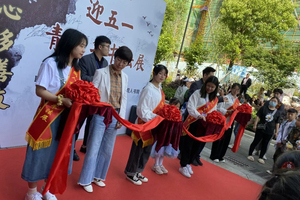 遂昌校区开展“同人杯青少年书法展”